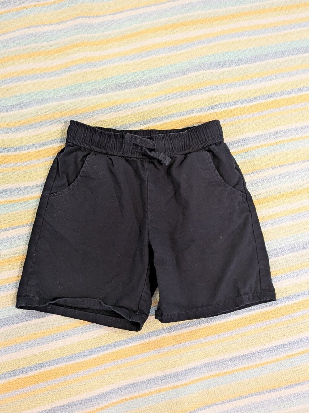 Boy's Cat & Jack Black shorts size Small 6-7